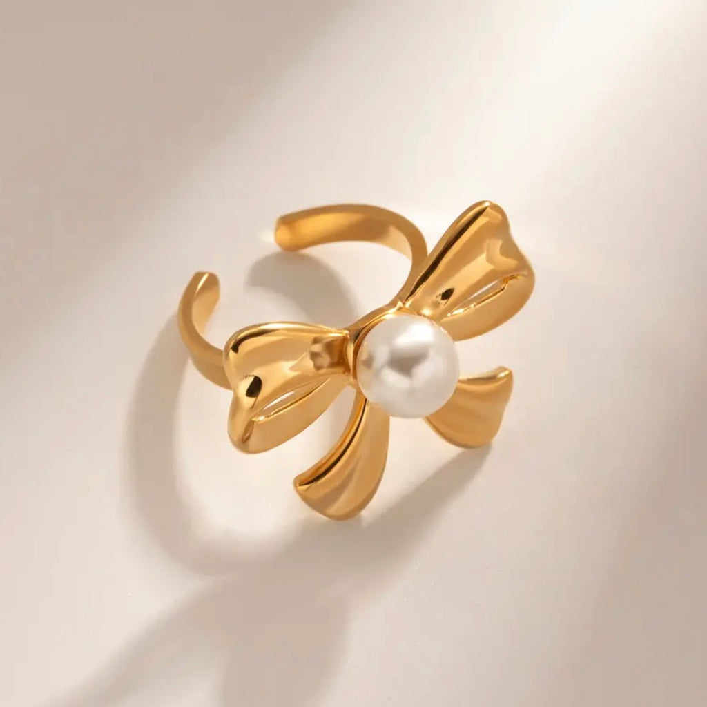 Bow pearl ring